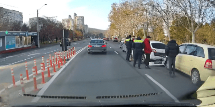 Серьезная авария в Скуляне: четыре автомобиля повреждены в цепной аварии