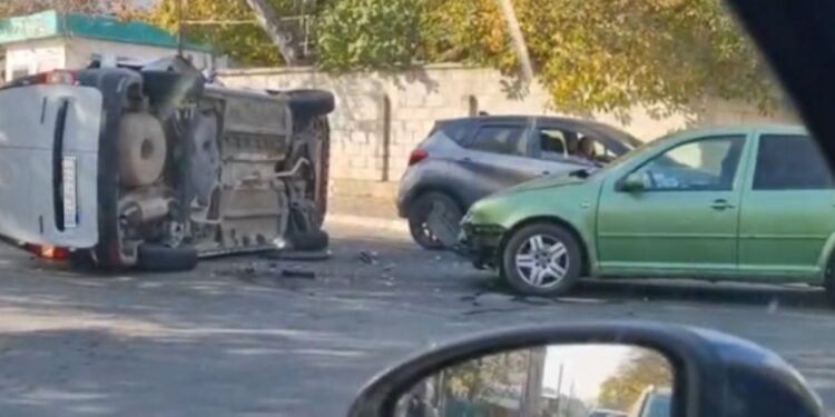 Accident în Buiucani: Doi copii transportați la spital în urma unui impact între două mașini