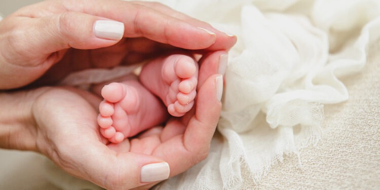 Tot mai mulți bebeluși se grăbesc să apară pe lume înainte de termen