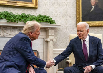 Donald Trump a fost primit de Joe Biden la Casa Albă și a promis o tranziție „fără probleme”