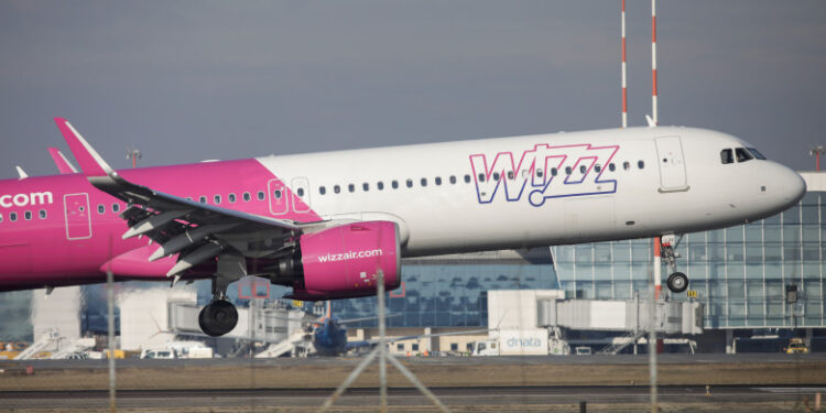 Membrii echipajului Wizz Air din Cluj, expuși la vapori toxici în cabina avionului: Ce spune compania