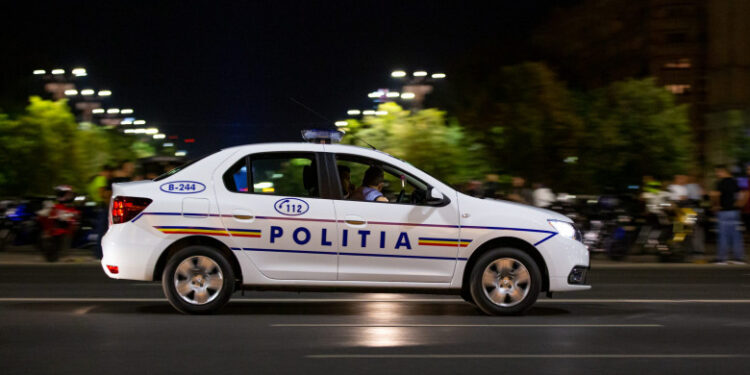 Trafic blocat pe Valea Oltului, după un accident violent cu două mașini. Șase persoane au fost duse la spital