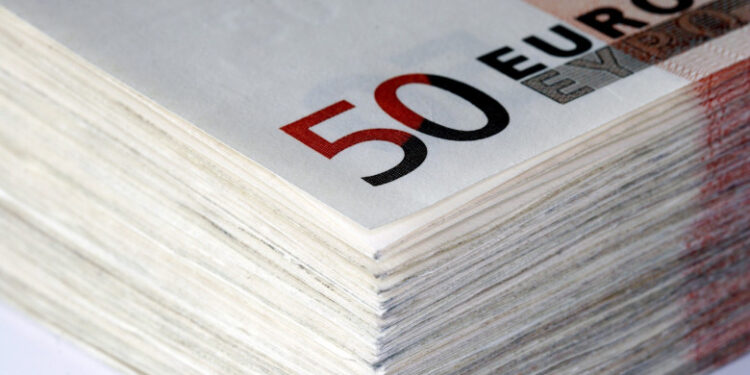 O româncă a jefuit pensionari austrieci și i-a lăsat fără mii de euro. Cum a încercat să scape de închisoare: „Nu a păstrat banii”