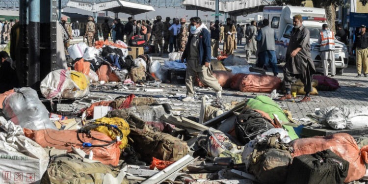 Atentat cu bombă într-o gară din Pakistan. Cel puțin 25 de morți și zeci de răniți în urma atacului