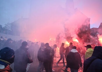 Un „cocktail toxic” a dus la violențele din Amsterdam. Raportul autorităților despre atacul asupra fanilor echipei Maccabi Tel-Aviv