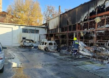 Incendiu la un depozit din Chișinău: Pompierii au salvat 150 m² de materii prime