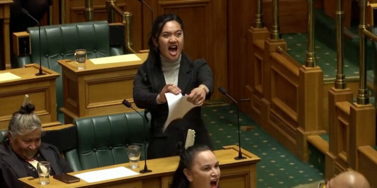Protest în Parlamentul Noii Zeelande: Membrii maori execută haka împotriva unui proiect de lege ce amenință drepturile indigene