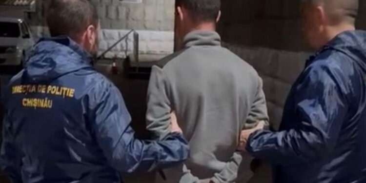Escrocherie de aproape un milion de lei: Trei tineri din Chișinău, Bălți și Căușeni, arestați
