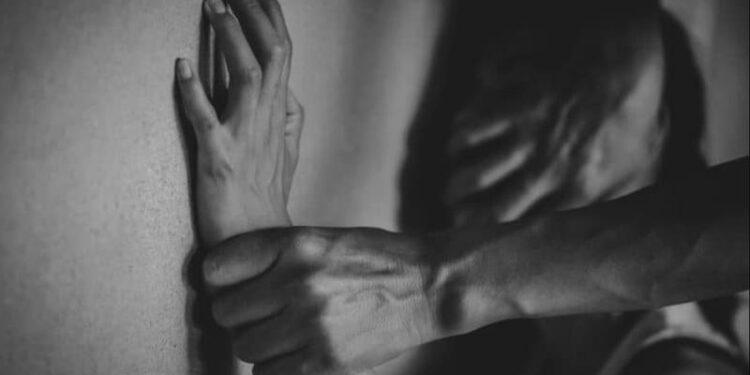 A dus o minoră de 15 ani într-o pădure, unde a bătut-o și a încercat să o violeze: Copila, salvată de trecători. Făptașul și-a aflat sentința