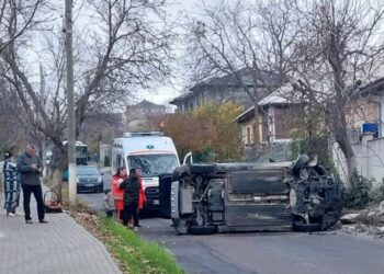 Accident pe drumuri: Doi copii răniți în urma unei răsturnări de mașină