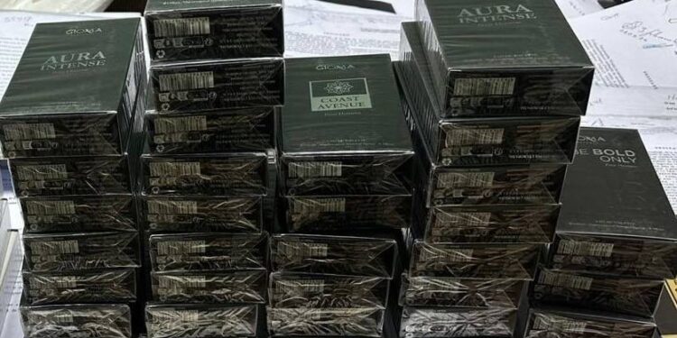 A ascuns printre bagaje zeci de parfumuri și s-a pornit spre Moldova: Un șofer de 53 ani, prins cu marfă nedeclarată