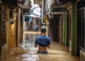 Fenomene meteo extreme în Indonezia: Zeci de morți și victime prinse sub dărâmături, inundații afectează și alte țări