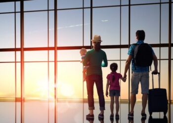 Reguli noi și mai stricte pentru călătoriile cu copii, aprobate de Parlament