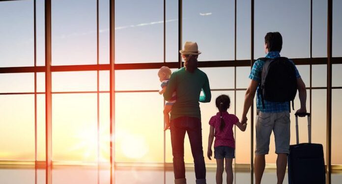 Reguli noi și mai stricte pentru călătoriile cu copii, aprobate de Parlament