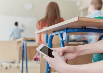 Moldova va interzice telefoanele mobile în școli, cu excepția cazurilor de urgență sau educaționale