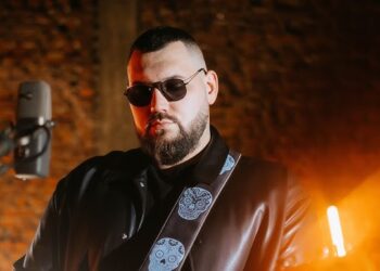 Moment emoționant pentru un tânăr, care interpreta piesa lui The Urs și s-a trezit cu artistul chiar în fața sa, în centrul capitalei: Nu am putut sta deoparte