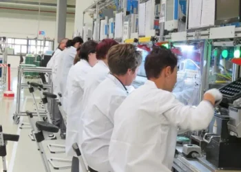 Bosch va renunța la 5.500 de angajați, semn că problemele industriei auto germane se adâncesc