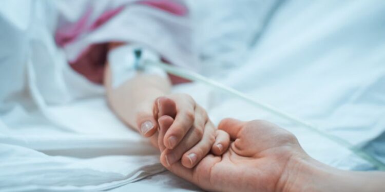 Tragedie în Anglia: o femeie și-a ascuns copilul într-un sertar timp de trei ani