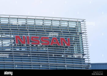 Nissan anunță concedierea a aproape 10.000 de angajați și vânzarea a 10% din acțiuni către Mitsubishi