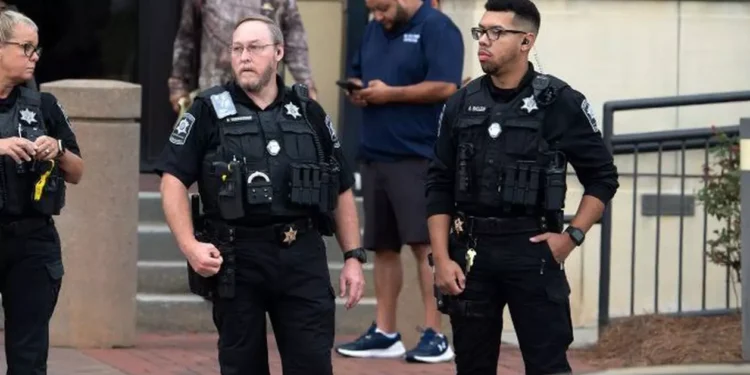 O femeie din SUA riscă zece ani de închisoare după ce și-a scos la vânzare copilul pe Facebook, pentru 150 de dolari