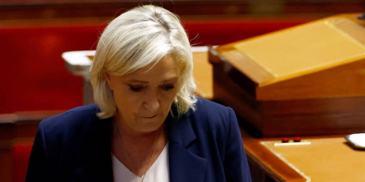 Прокуратура потребовала приговорить Марин Ле Пен к пяти годам лишения свободы