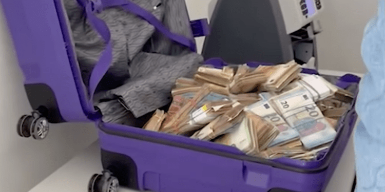 Achitare pentru bărbatul prins cu 550.000 de euro la vamă. Procurorii PCCOCS vor contesta decizia