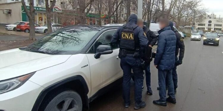 Percheziții CNA într-un dosar de corupție: Doi avocați suspectați de trafic de influență