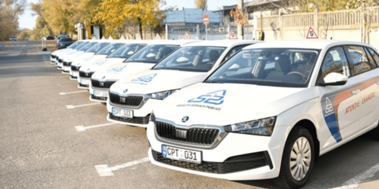 Școlile auto din R. Moldova vor fi obligate să atingă o rată de promovabilitate de 30% la examenul practic începând cu 2026