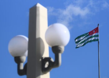 У парламента Абхазии произошла перестрелка. Один депутат погиб