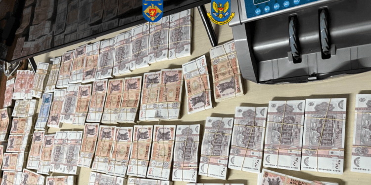 Обыски в Кишиневе: Таксомоторная компания подозревается в уклонении от уплаты налогов на сумму почти 13 млн леев