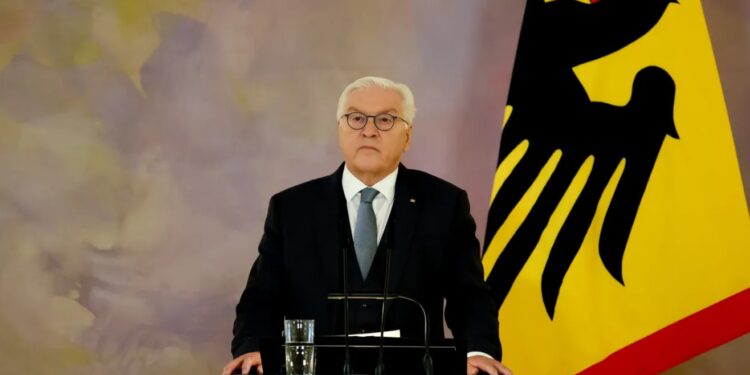 Президент Германии распустил парламент. Досрочные выборы пройдут 23 февраля