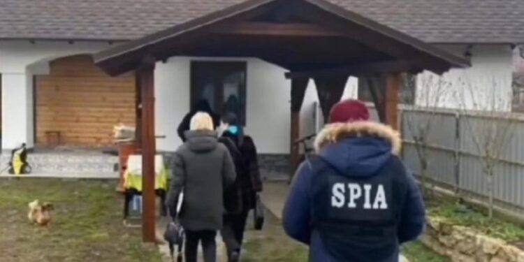 SPIA провела обыски у полицейского. В чем его подозревают