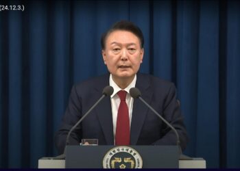 Президент Южной Кореи ввел военное положение