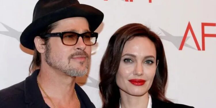 Анджелина Джоли и Брэд Питт договорились об условиях развода. Они судились восемь лет