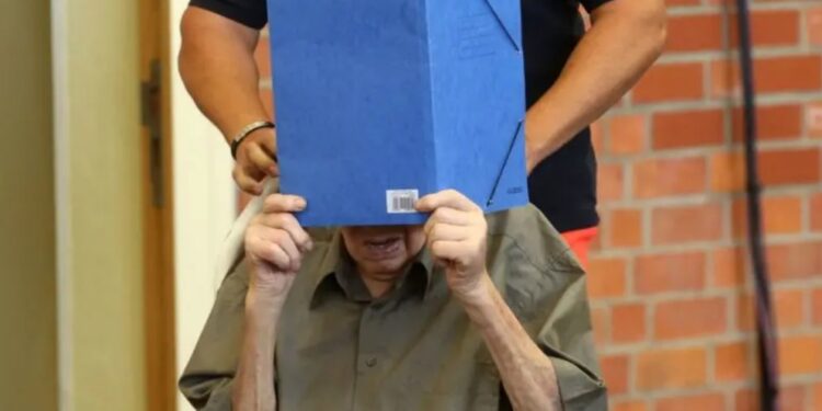 В Германии разрешили судить 100-летнего экс-охранника концлагеря