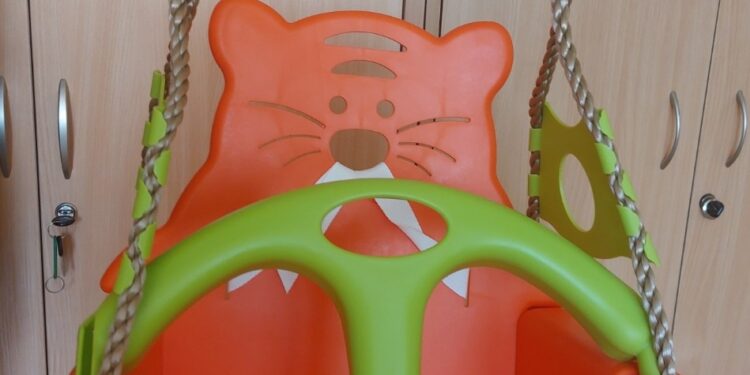 В Молдове из продажи изымают детские качели. В чем причина