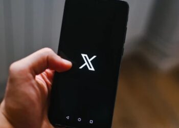Соцсеть Х подешевела на 72% с момента покупки ее Илоном Маском