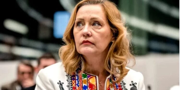 Елена Ласкони подверглась жесткой критике в записи на TikTok