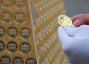 Самая дорогая в мире елка создана из чистого золота