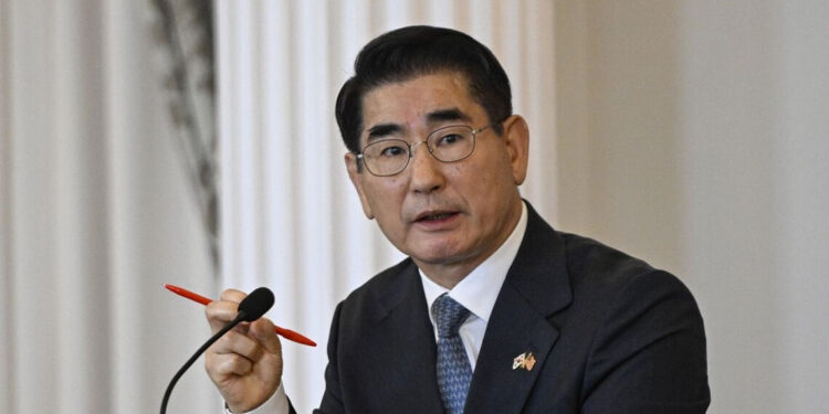 Бывший министр обороны Южной Кореи пытался покончить с собой в тюрьме