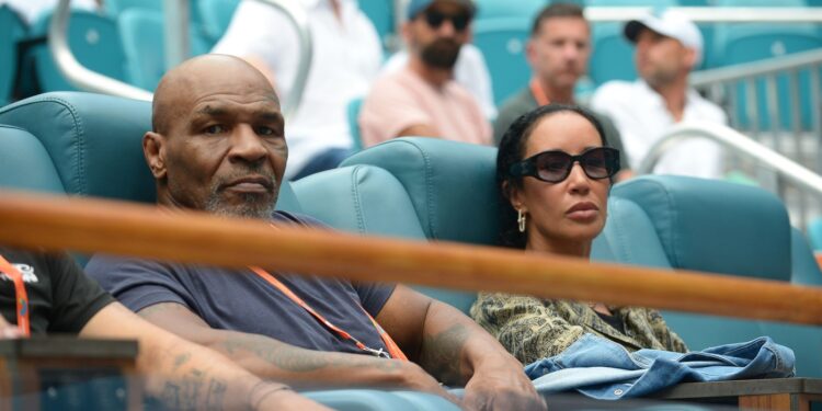 Mike Tyson se retrage din box după înfrângerea în fața lui Jake Paul