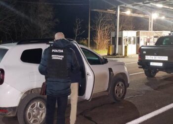Un moldovean condamnat la închisoare în România, prins la ieșirea din țară: Polițiștii de la Investigații Criminale l-au încătușat la Vama Albița
