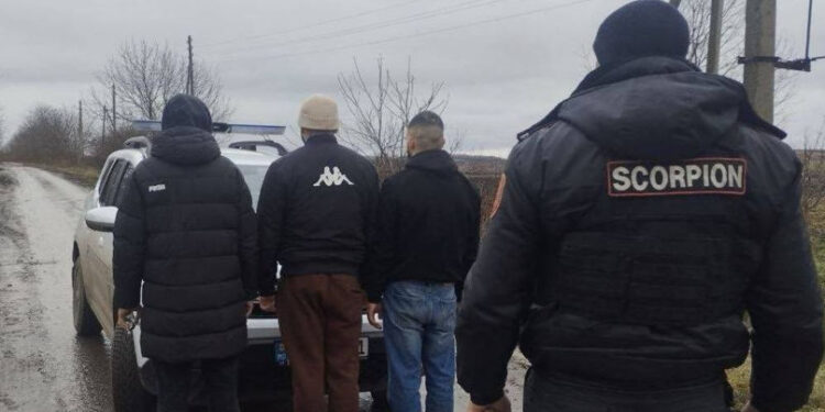 Trecere ilegală a graniței: Trei străini reținuți de poliția de frontieră și carabinieri