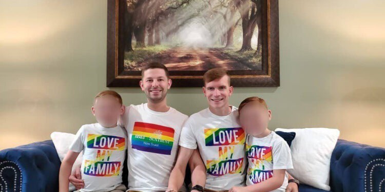 Гей-пара приговорена к 100 годам тюрьмы за изнасилование приемных сыновей