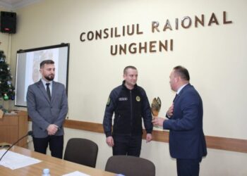 Пограничный полицейский спас ребенка при пожаре в многоквартирном доме в Унгенах