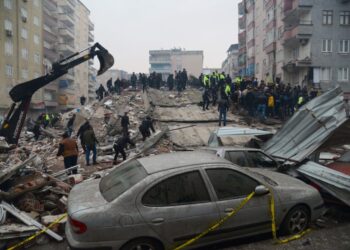 Un fost primar din Turcia, condamnat la 16 ani de închisoare pentru prăbuşirea unui imobil la cutremurul din 2023 / „A cauzat moartea sau rănirea mai multor persoane prin neglijenţă conştientă”