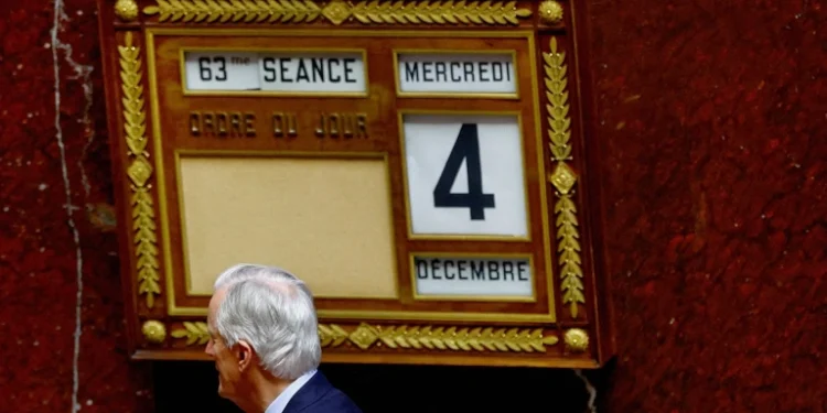 Парламент Франции проголосовал за вотум недоверия правительству