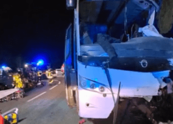 Tragedie în Franța: Trei morți și 14 răniți grav într-un accident cu un autocar pe drumurile montane