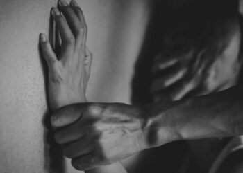 Bărbat din nordul Moldovei, condamnat la 15 ani de închisoare pentru violul fiicei concubinei sale