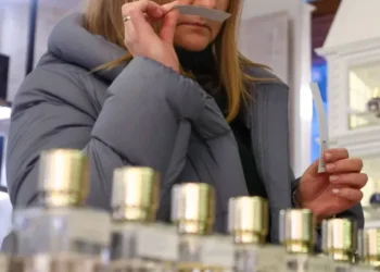 Духи известных мировых брендов оказались опасны из-за одной добавки